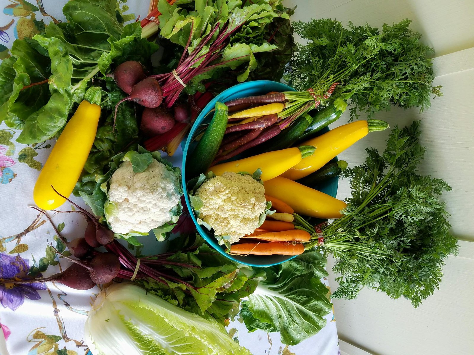 Vibrant assortment of fresh vegetables in a bowl, perfect for healthy meals.